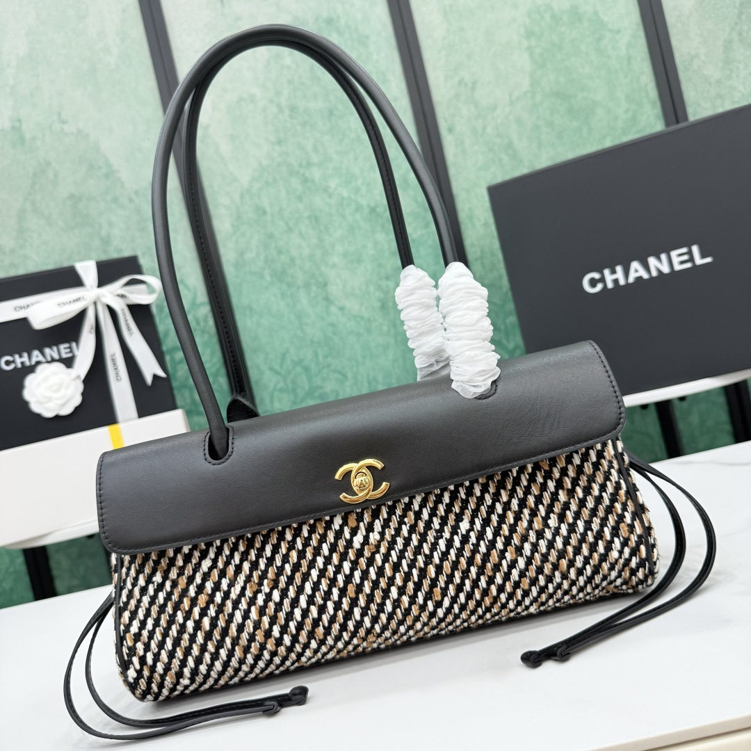 Женский шоппер черный с плетеным корпусом Chanel