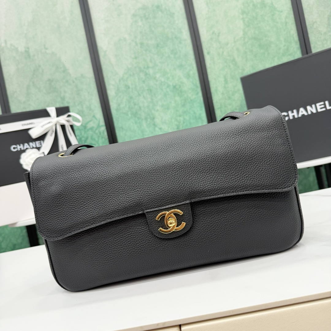 Черная кожаная сумка Chanel
