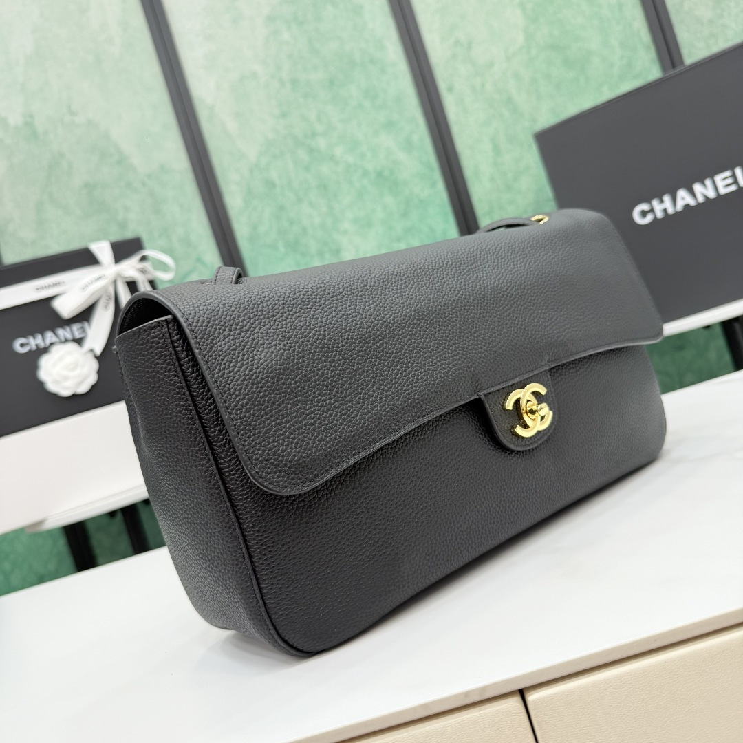 Черная кожаная сумка Chanel