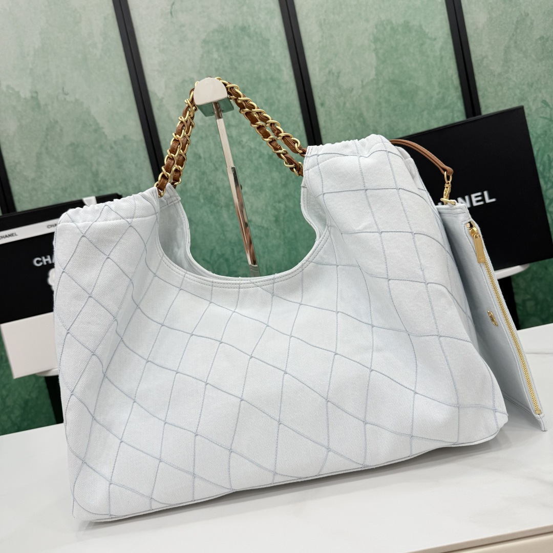 Сумка Chanel с логотипом и цепочкой