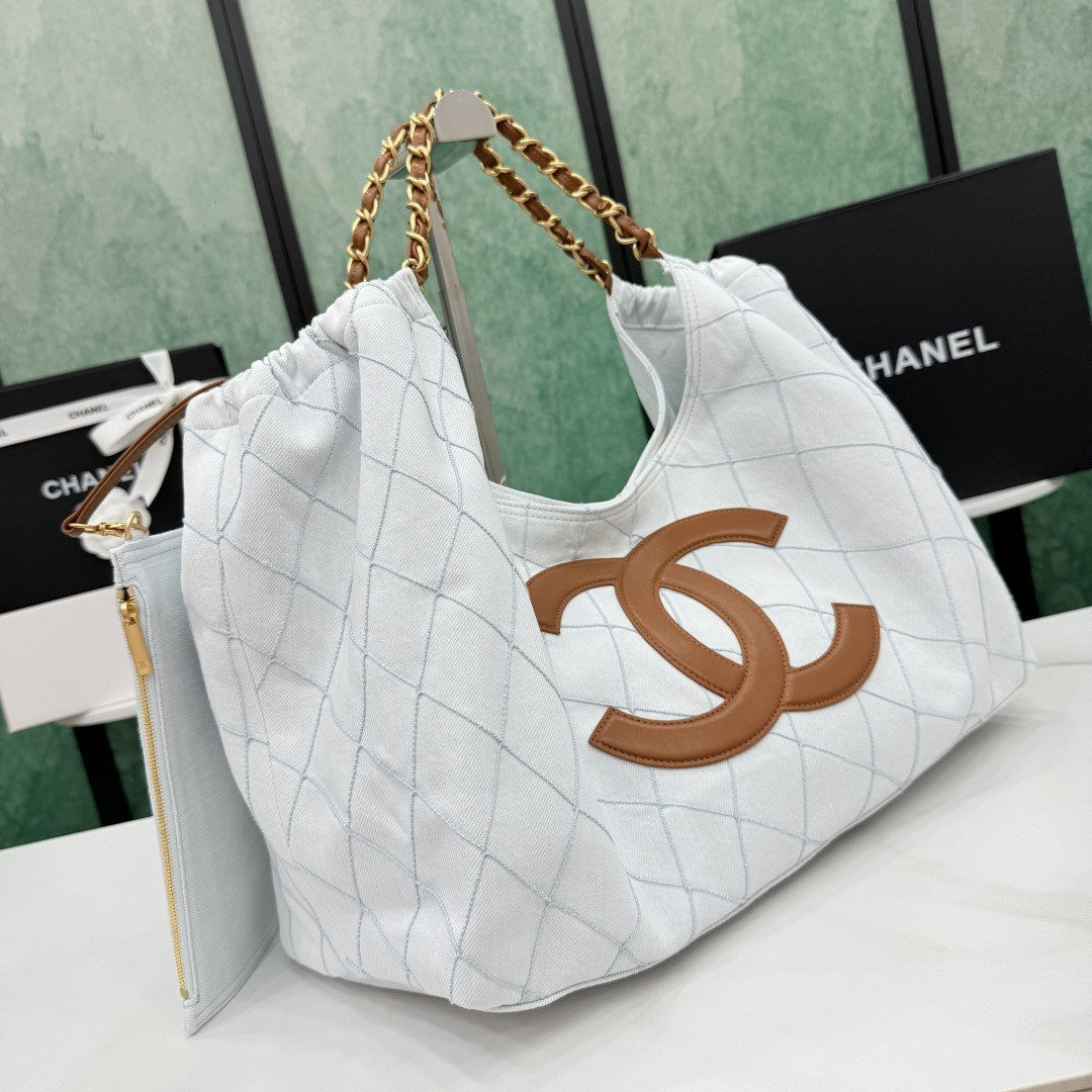 Сумка Chanel с логотипом и цепочкой