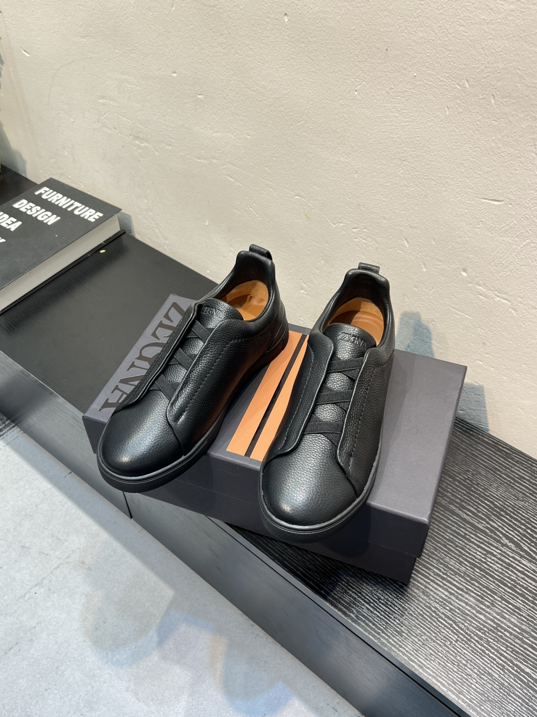 NO:955832,High-end quality, with counter packaging. Product trademark: Zegna* 'Zegna*' low-top casual shoes. Slip-on. Regular size: 38-44 (can be customized to 45). Product material: imported first-layer cowhide for the upper, genuine leather lining, cowhide feet, original outsole.,,zegna,cowhide19860909高端品质 配专柜包装 商品商标杰尼*「杰尼亚*」低帮休闲鞋 一脚蹬 正码码数: 38-44(可订做45) 商品材料鞋面进口头层牛皮,真皮内里,牛皮垫脚,原版大底.,,zegna,cowhide,Men's shoes