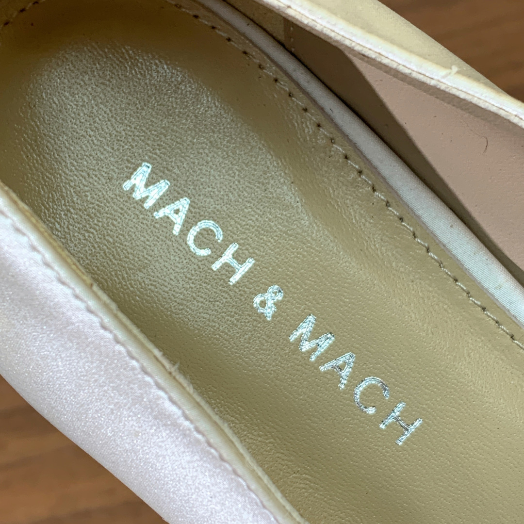 【Mach＆Mach】平底单鞋。可咸可甜，随意搭配，美到极致。鞋面真丝、羊皮内里及垫脚。真皮大底。码数：