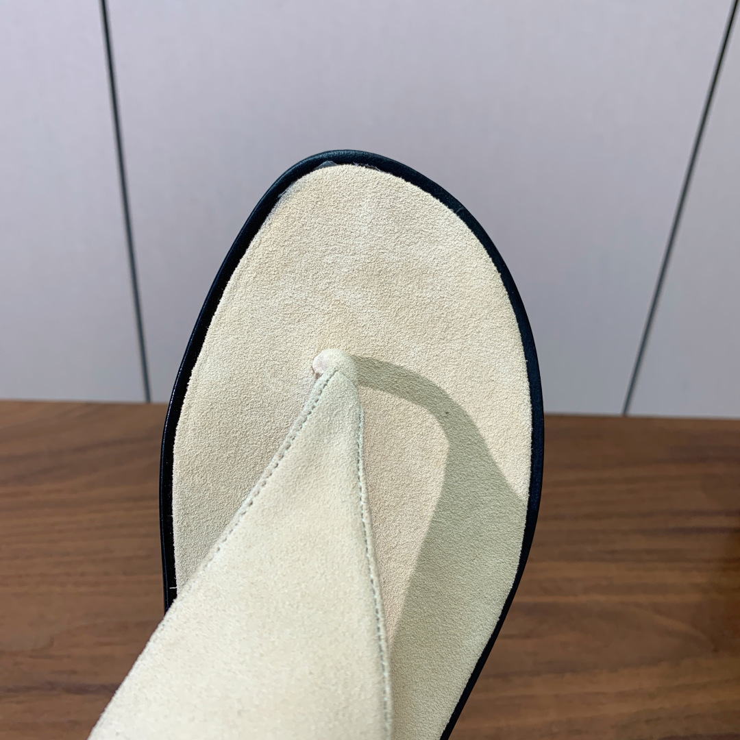 【Bal*ain】平底凉鞋。简约大气，鞋面羊京、牛皮。羊皮垫脚。意大利真皮大底。码数: 35-42（40
