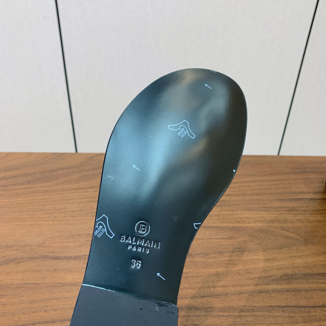 【Bal*ain】平底凉鞋。简约大气，鞋面羊京、牛皮。羊皮垫脚。意大利真皮大底。码数: 35-42（40