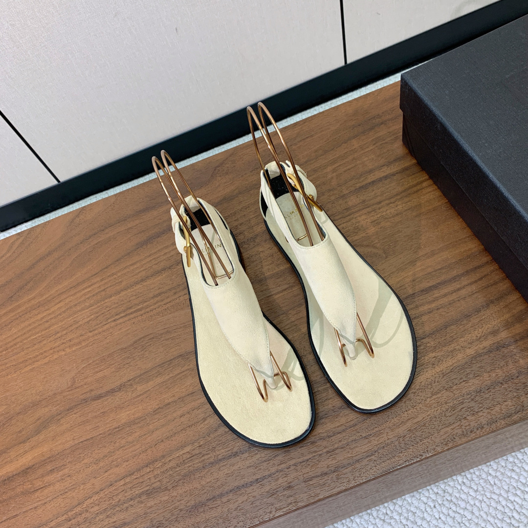 【Bal*ain】平底凉鞋。简约大气，鞋面羊京、牛皮。羊皮垫脚。意大利真皮大底。码数: 35-42（40