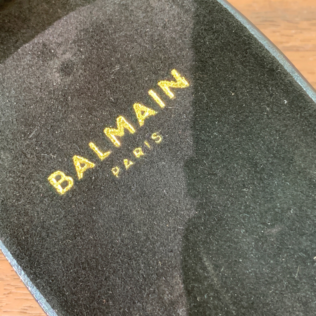 【Bal*ain】平底凉鞋。简约大气，鞋面羊京、牛皮。羊皮垫脚。意大利真皮大底。码数: 35-42（40