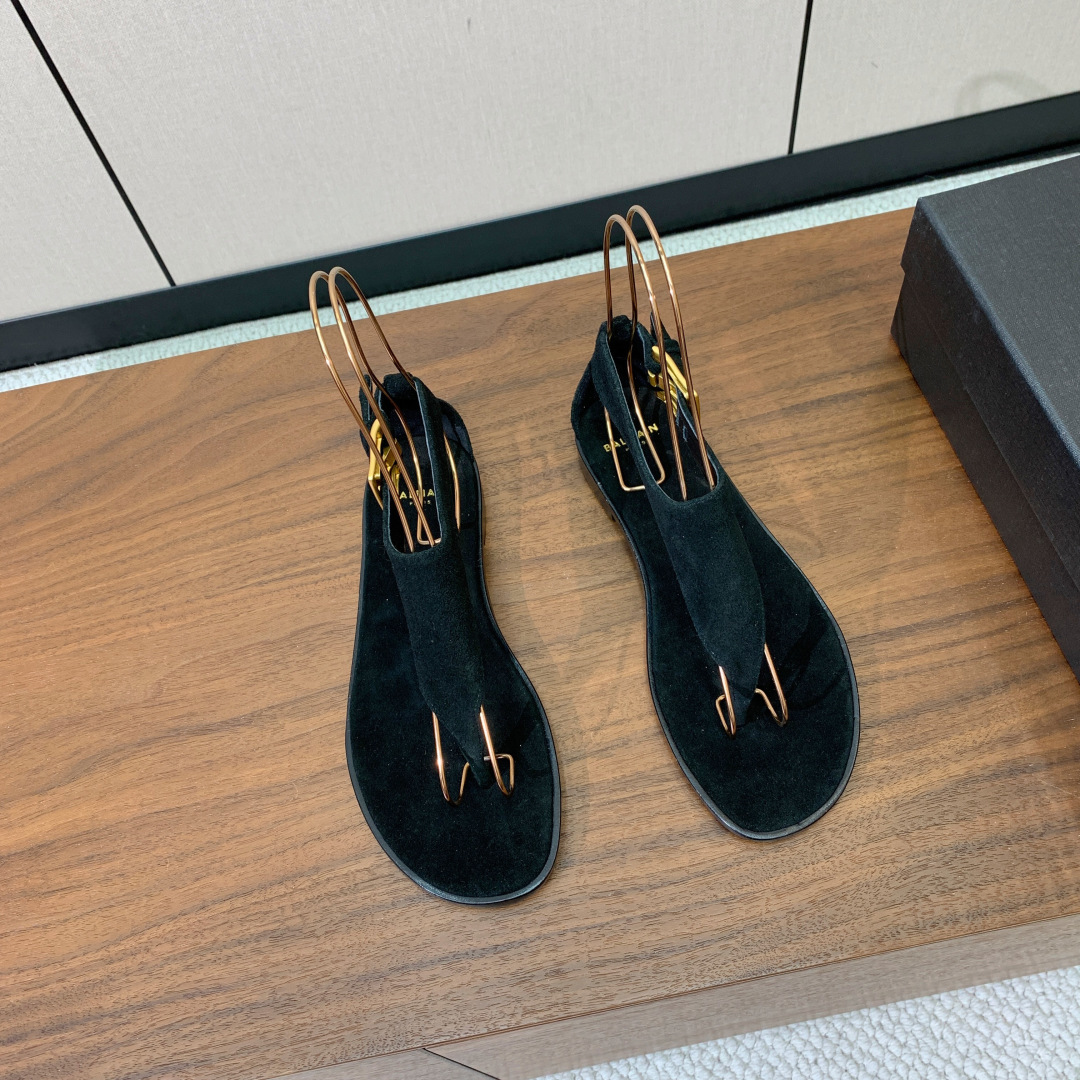 【Bal*ain】平底凉鞋。简约大气，鞋面羊京、牛皮。羊皮垫脚。意大利真皮大底。码数: 35-42（40