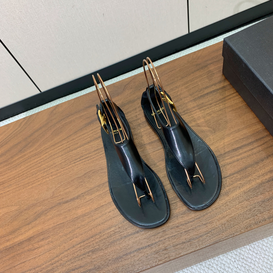 【Bal*ain】平底凉鞋。简约大气，鞋面羊京、牛皮。羊皮垫脚。意大利真皮大底。码数: 35-42（40
