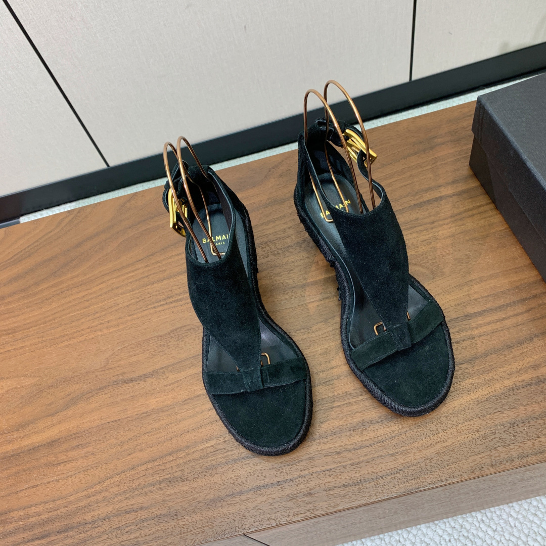【Bal*ain】麻绳底凉鞋。简约大气，上脚秒变大长腿。鞋面羊京、牛皮。羊皮垫脚。意大利真皮大底。跟高1