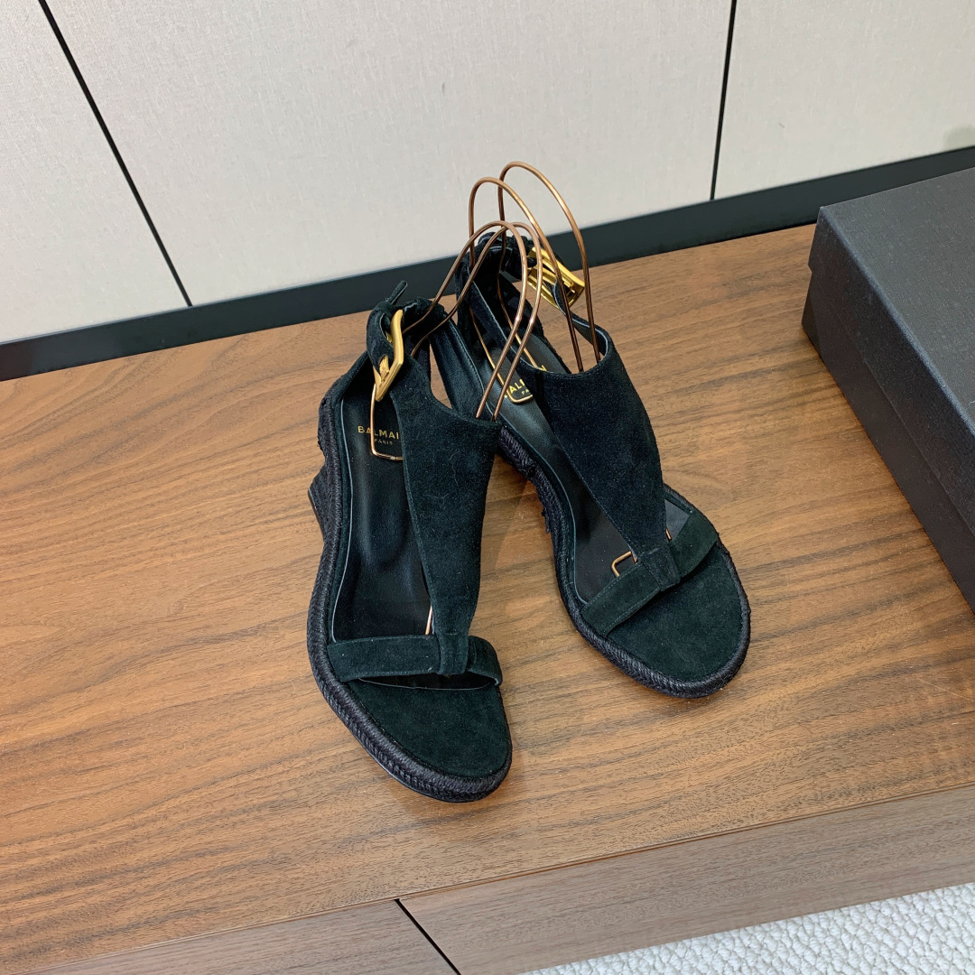 【Bal*ain】麻绳底凉鞋。简约大气，上脚秒变大长腿。鞋面羊京、牛皮。羊皮垫脚。意大利真皮大底。跟高1