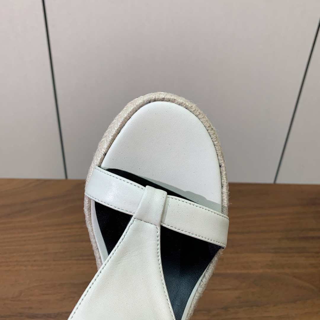 【Bal*ain】麻绳底凉鞋。简约大气，上脚秒变大长腿。鞋面羊京、牛皮。羊皮垫脚。意大利真皮大底。跟高1