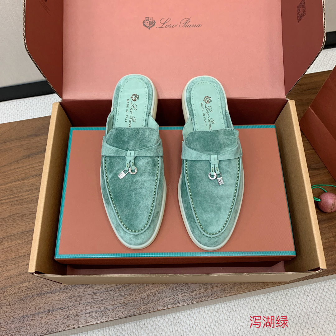 【Loro Piana】顶级版本半拖。原版一比一。品牌低调奢华柔软一贯纯色简约的设计风格。皮质柔软舒适度