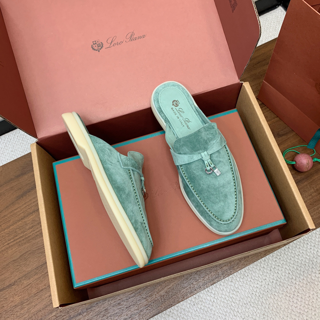 【Loro Piana】顶级版本半拖。原版一比一。品牌低调奢华柔软一贯纯色简约的设计风格。皮质柔软舒适度