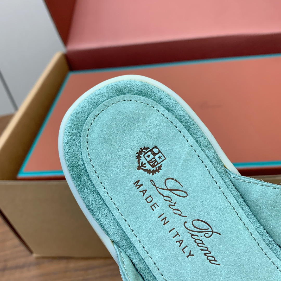 【Loro Piana】顶级版本半拖。原版一比一。品牌低调奢华柔软一贯纯色简约的设计风格。皮质柔软舒适度