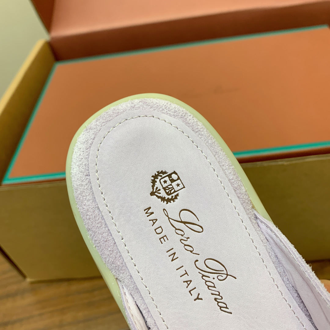 【Loro Piana】顶级版本半拖。原版一比一。品牌低调奢华柔软一贯纯色简约的设计风格。皮质柔软舒适度