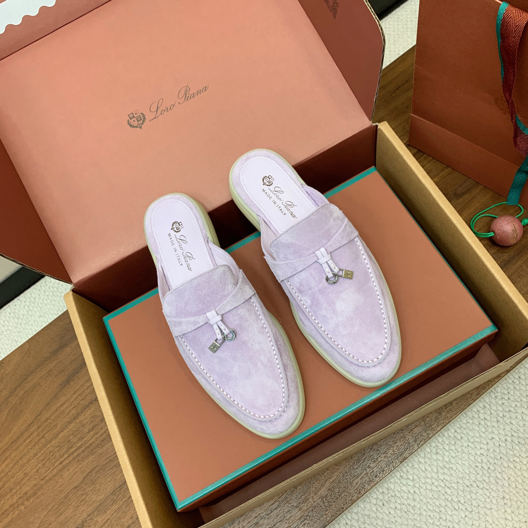 【Loro Piana】顶级版本半拖。原版一比一。品牌低调奢华柔软一贯纯色简约的设计风格。皮质柔软舒适度