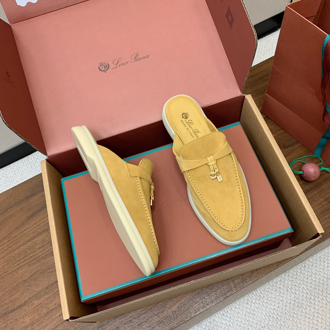 【Loro Piana】顶级版本半拖。原版一比一。品牌低调奢华柔软一贯纯色简约的设计风格。皮质柔软舒适度
