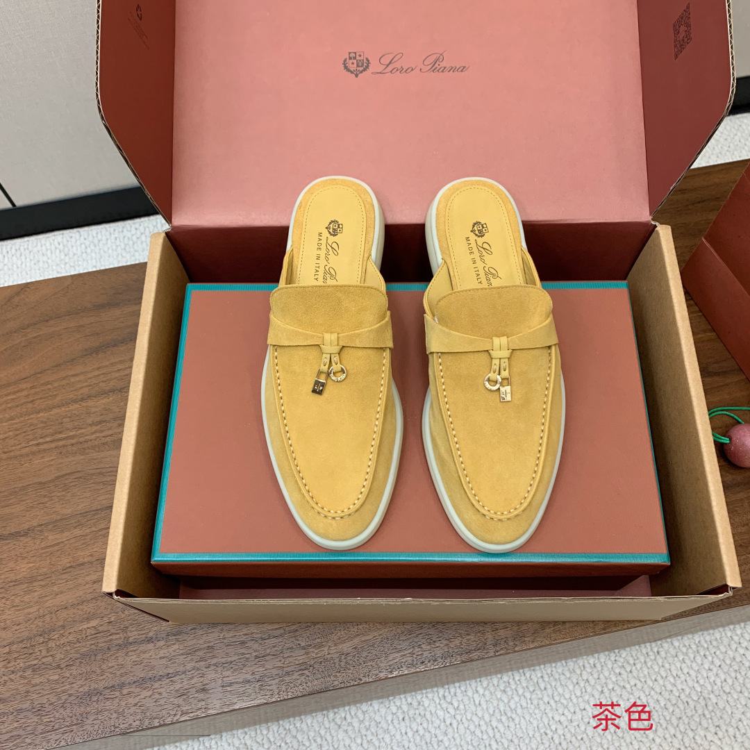 【Loro Piana】顶级版本半拖。原版一比一。品牌低调奢华柔软一贯纯色简约的设计风格。皮质柔软舒适度