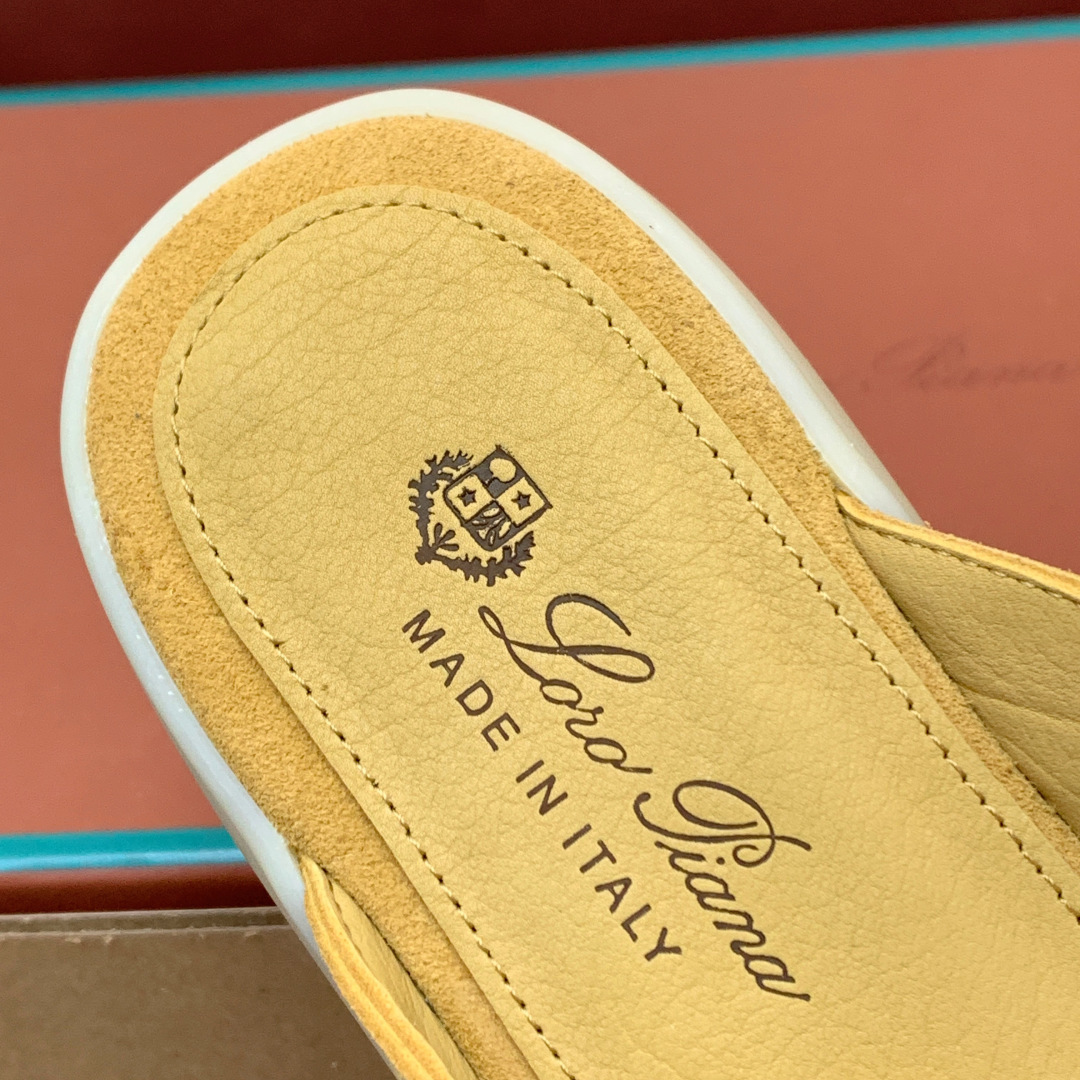 【Loro Piana】顶级版本半拖。原版一比一。品牌低调奢华柔软一贯纯色简约的设计风格。皮质柔软舒适度