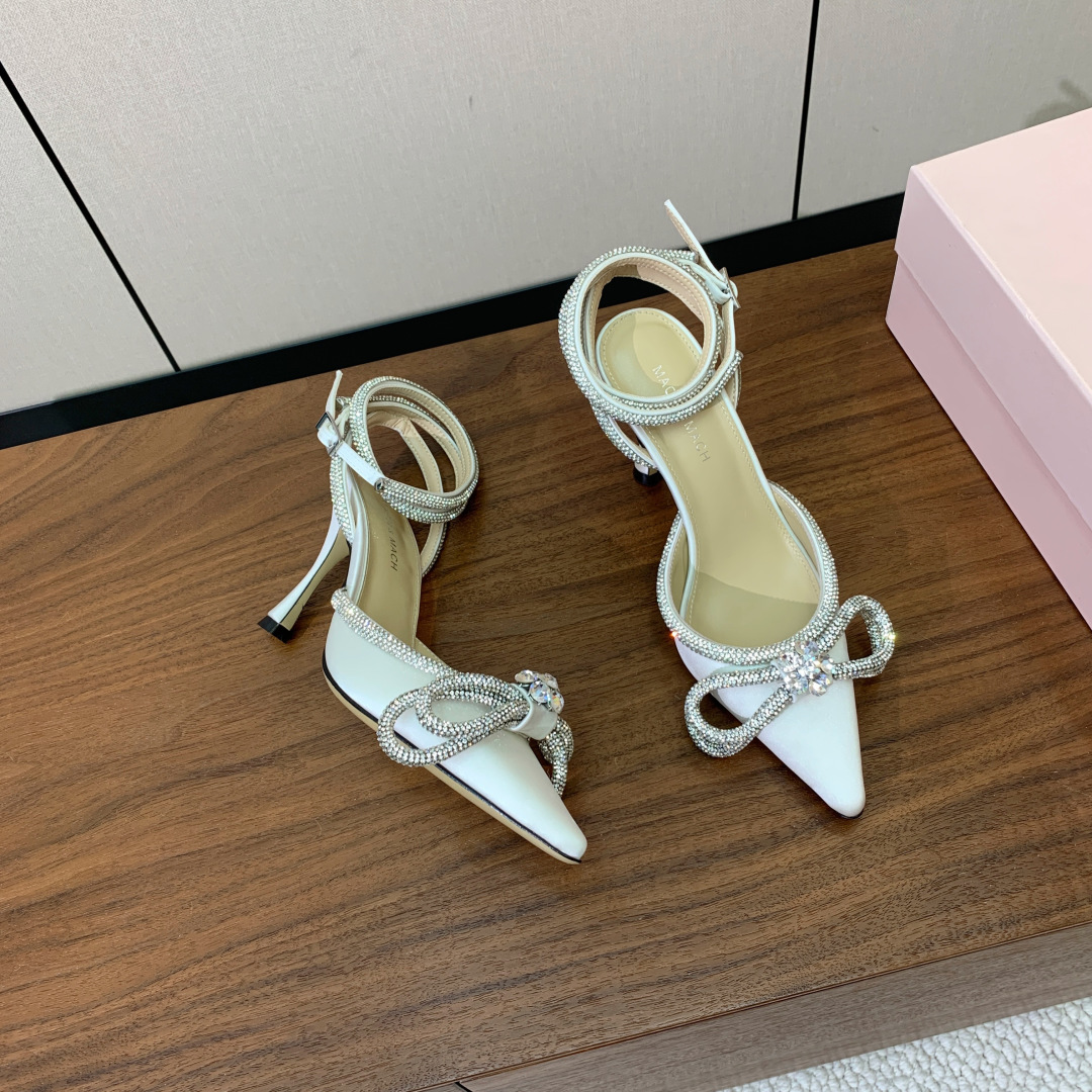 【Mach＆Mach】钻链单鞋。可咸可甜，随意搭配，美到极致。鞋面真丝、格利特。羊皮内里及垫脚。真皮大底