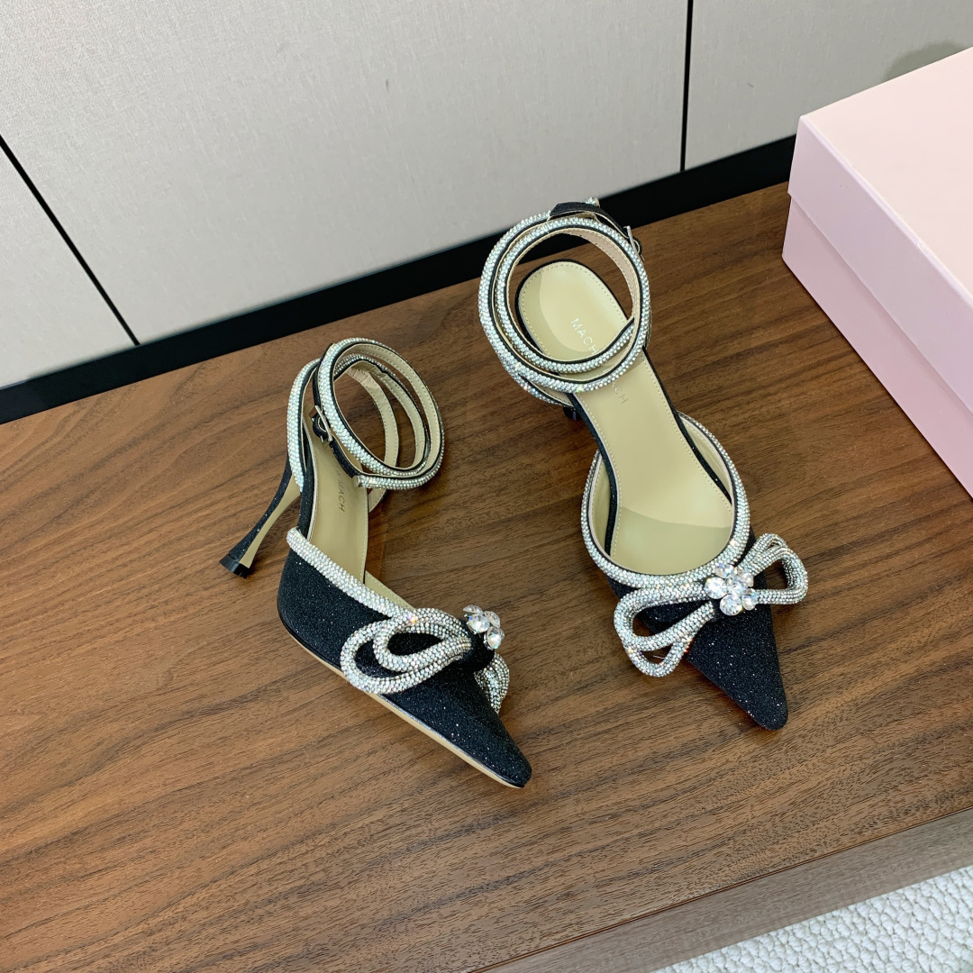 【Mach＆Mach】钻链单鞋。可咸可甜，随意搭配，美到极致。鞋面真丝、格利特。羊皮内里及垫脚。真皮大底