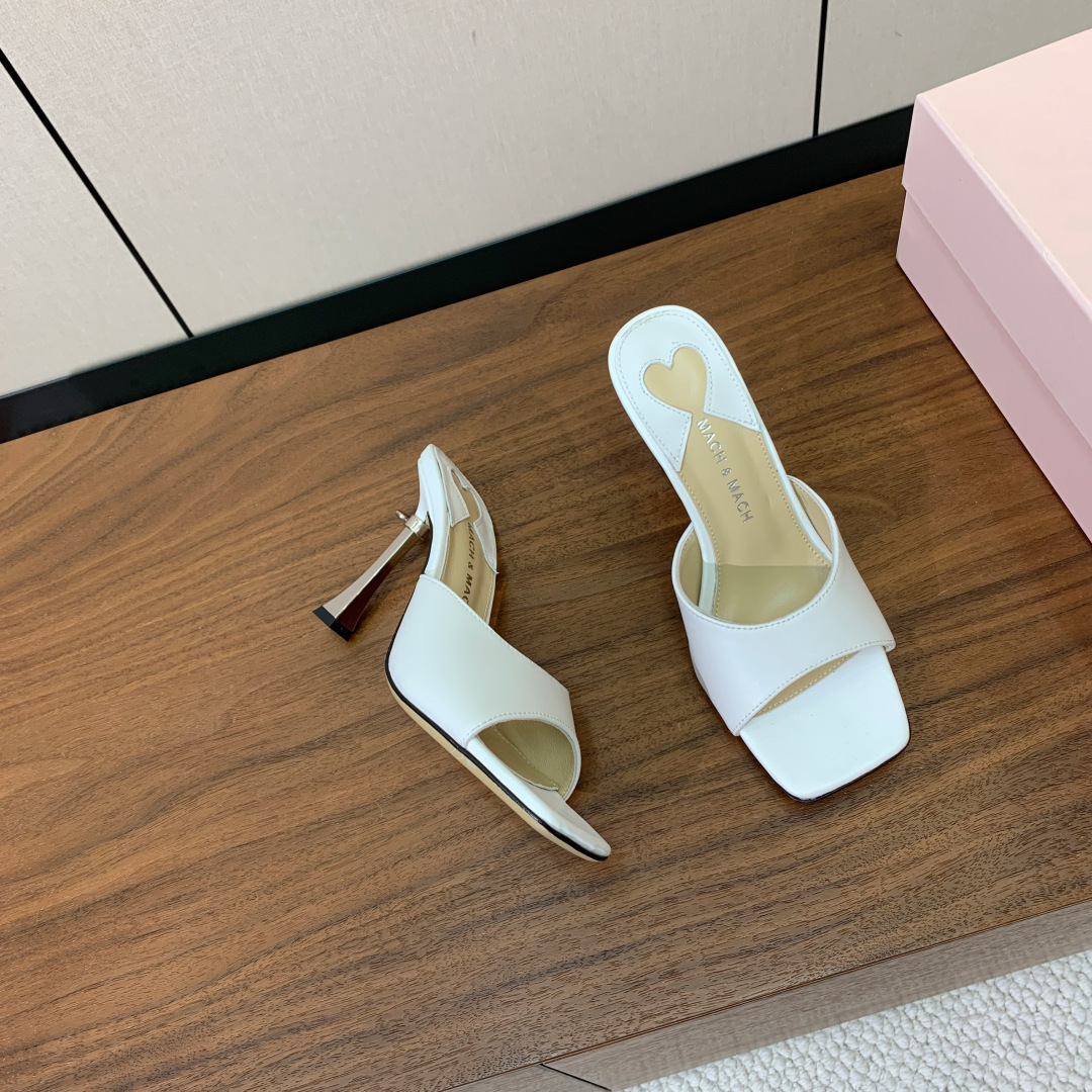 【Mach＆Mach】方头拖鞋。简约时尚。鞋面羊京、牛皮。羊皮内里及垫脚。真皮大底。跟高9.5cm码数：