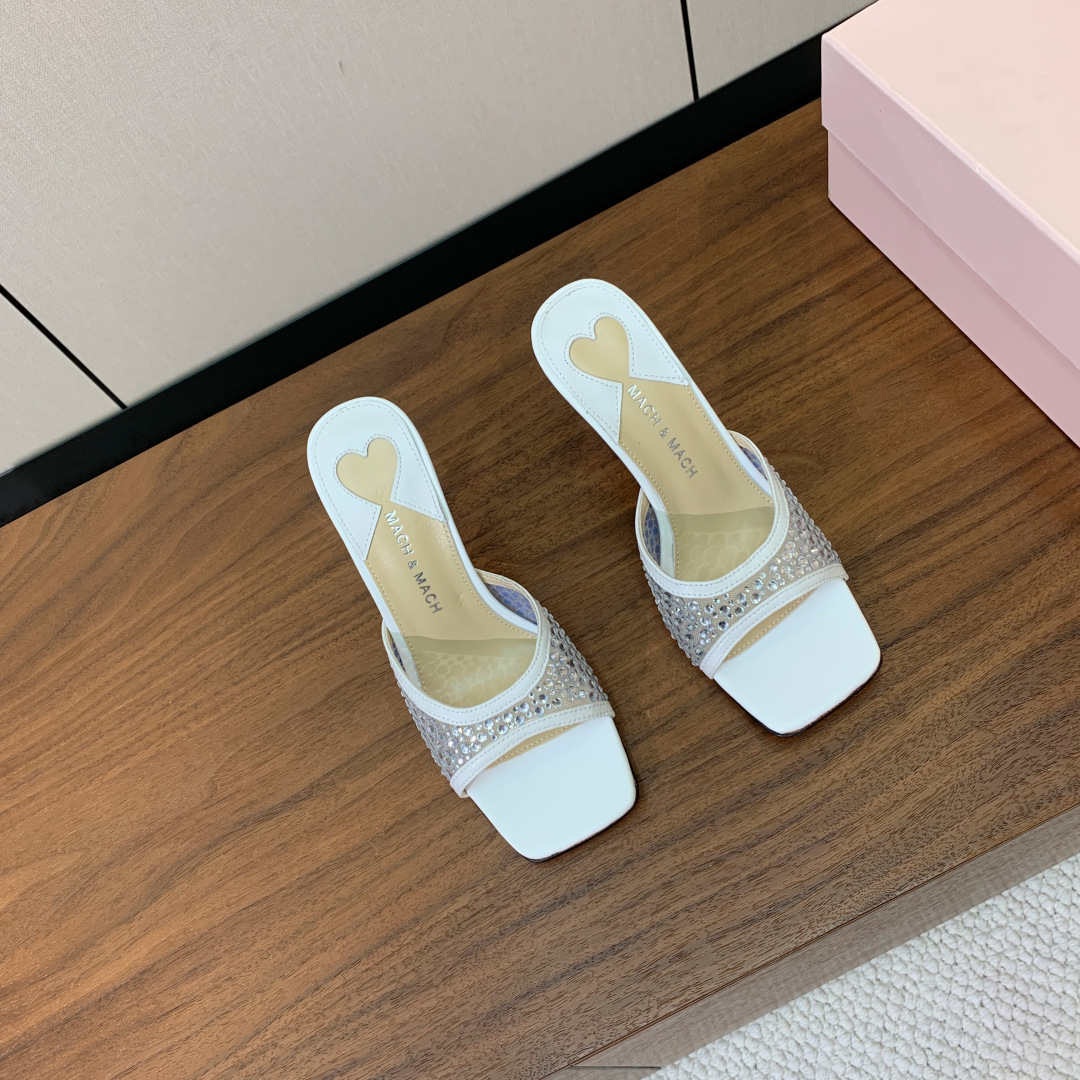 【Mach＆Mach】方头烫钻拖鞋。简约时尚。鞋面羊京、牛皮烫钻。羊皮内里及垫脚。真皮大底。跟高9.5c