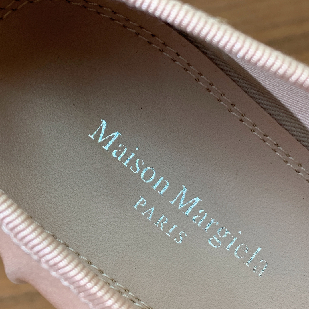 【Maison Margie*a】玛吉拉分趾单鞋。复古韵味，显瘦百搭。鞋面真丝，羊皮垫脚。真皮大底码数：