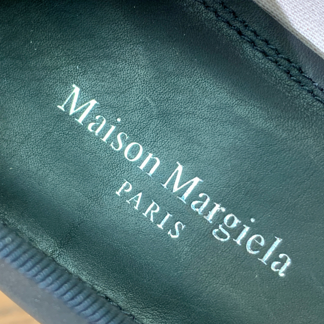 【Maison Margie*a】玛吉拉分趾单鞋。复古韵味，显瘦百搭。鞋面真丝，羊皮垫脚。真皮大底码数：
