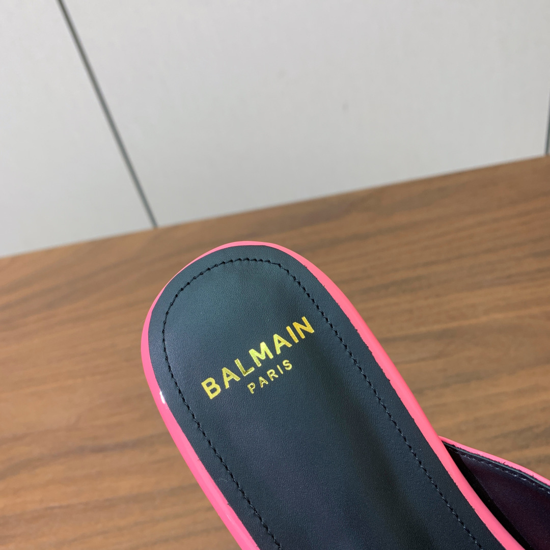【Bal*ain】方扣拖鞋。愈发別致出众，无敌气场、无敌好看。鞋面漆皮、牛皮。原版开模金属扣，牛皮垫脚。