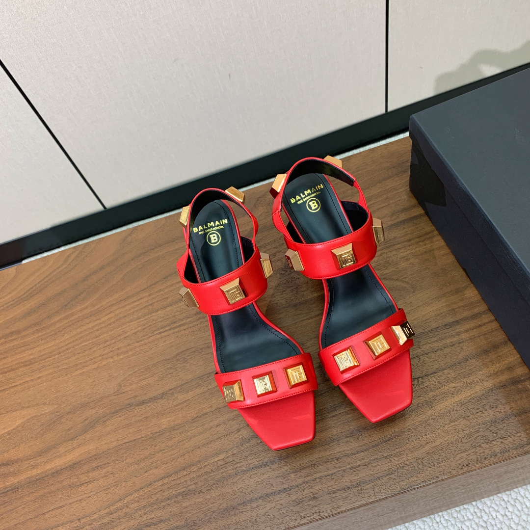 【Bal*ain】大铆钉水台高跟凉鞋。愈发別致出众，无敌气场、无敌好看。鞋面牛皮➕原版开模金属扣➕原版鞋