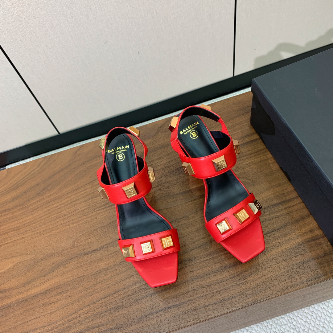 【Bal*ain】大铆钉水台高跟凉鞋。愈发別致出众，无敌气场、无敌好看。鞋面牛皮➕原版开模金属扣➕原版鞋
