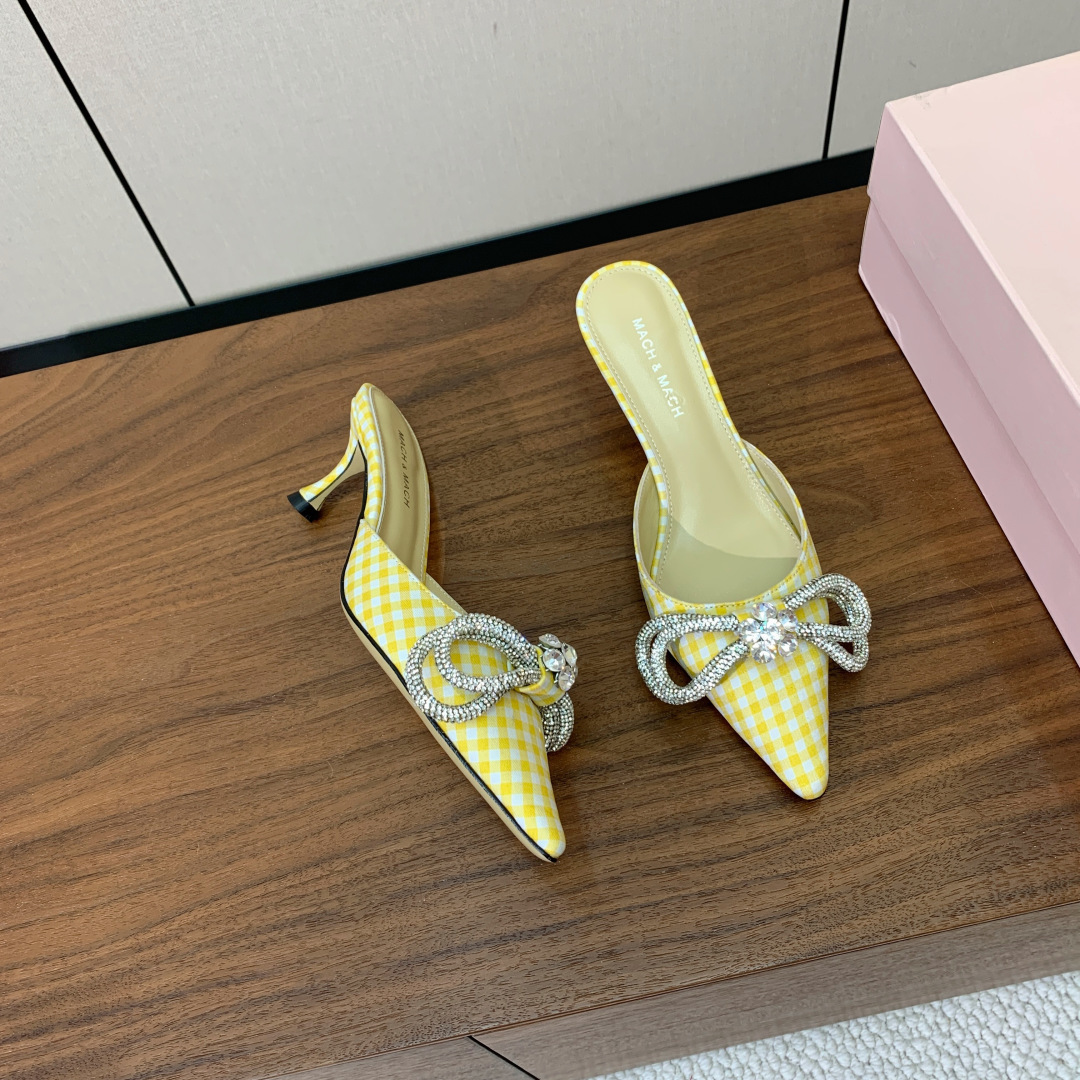 【Mach＆Mach】钻扣蝴蝶结拖鞋。简约时尚。鞋面定制布料，羊皮内里及垫脚。真皮大底。跟高6.5cm码