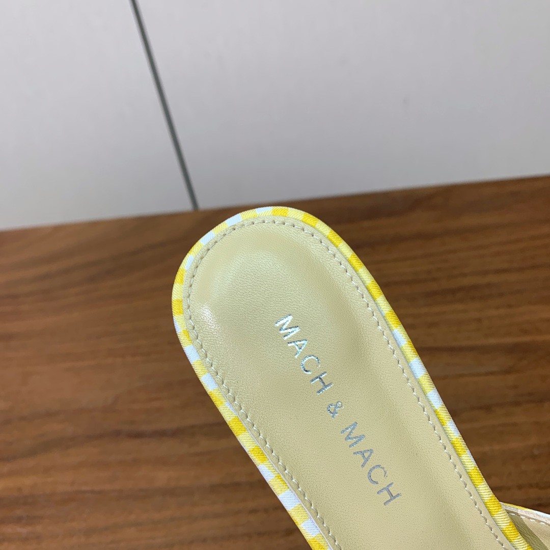 【Mach＆Mach】钻扣蝴蝶结拖鞋。简约时尚。鞋面定制布料，羊皮内里及垫脚。真皮大底。跟高6.5cm码