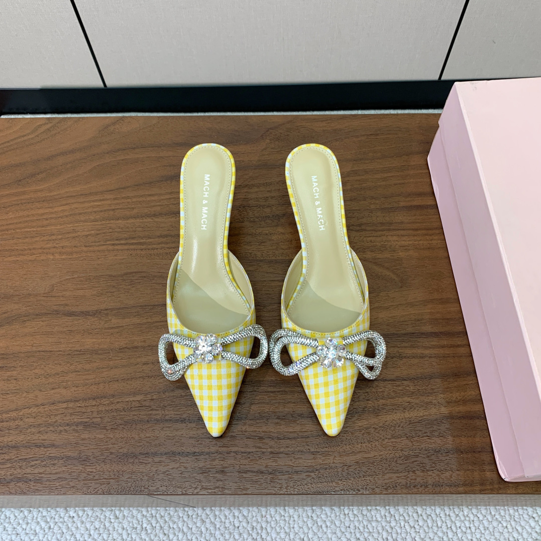 【Mach＆Mach】钻扣蝴蝶结拖鞋。简约时尚。鞋面定制布料，羊皮内里及垫脚。真皮大底。跟高6.5cm码