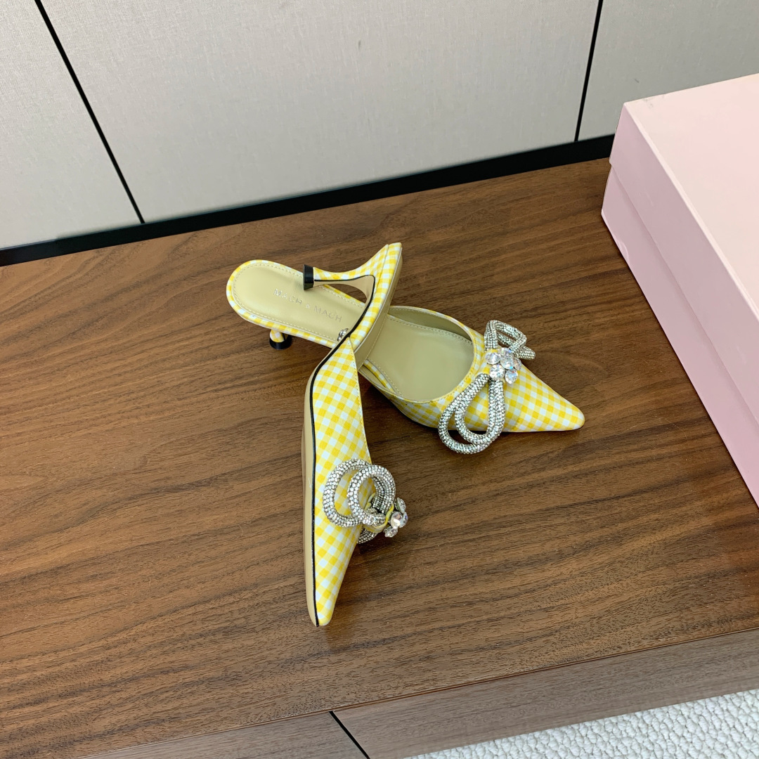 【Mach＆Mach】钻扣蝴蝶结拖鞋。简约时尚。鞋面定制布料，羊皮内里及垫脚。真皮大底。跟高6.5cm码