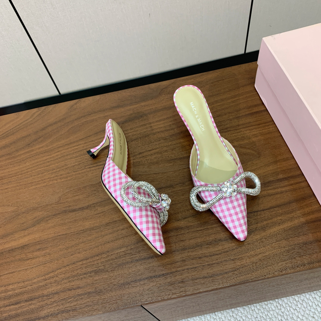 【Mach＆Mach】钻扣蝴蝶结拖鞋。简约时尚。鞋面定制布料，羊皮内里及垫脚。真皮大底。跟高6.5cm码