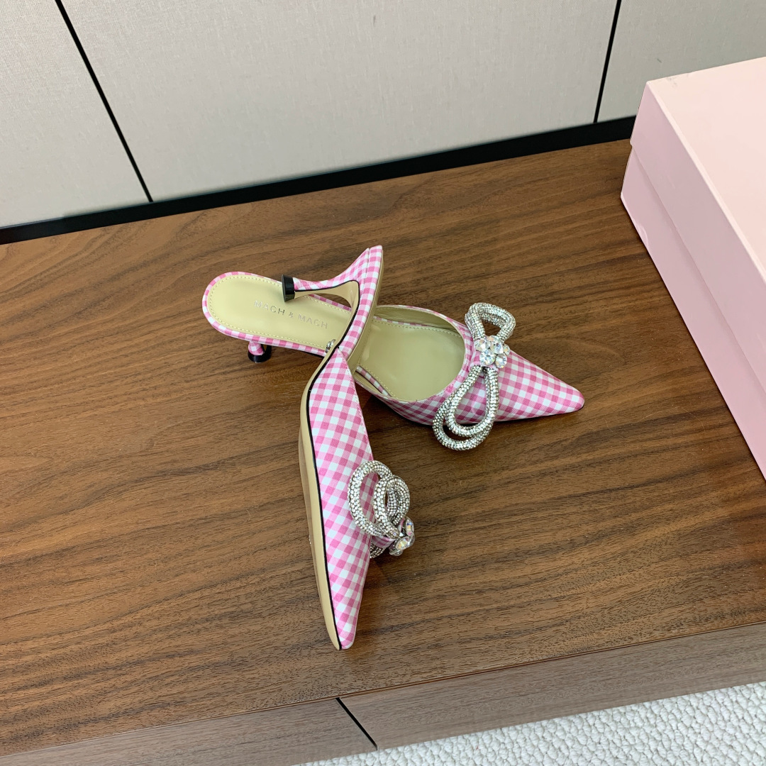 【Mach＆Mach】钻扣蝴蝶结拖鞋。简约时尚。鞋面定制布料，羊皮内里及垫脚。真皮大底。跟高6.5cm码