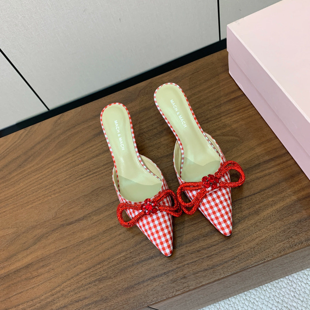 【Mach＆Mach】钻扣蝴蝶结拖鞋。简约时尚。鞋面定制布料，羊皮内里及垫脚。真皮大底。跟高6.5cm码