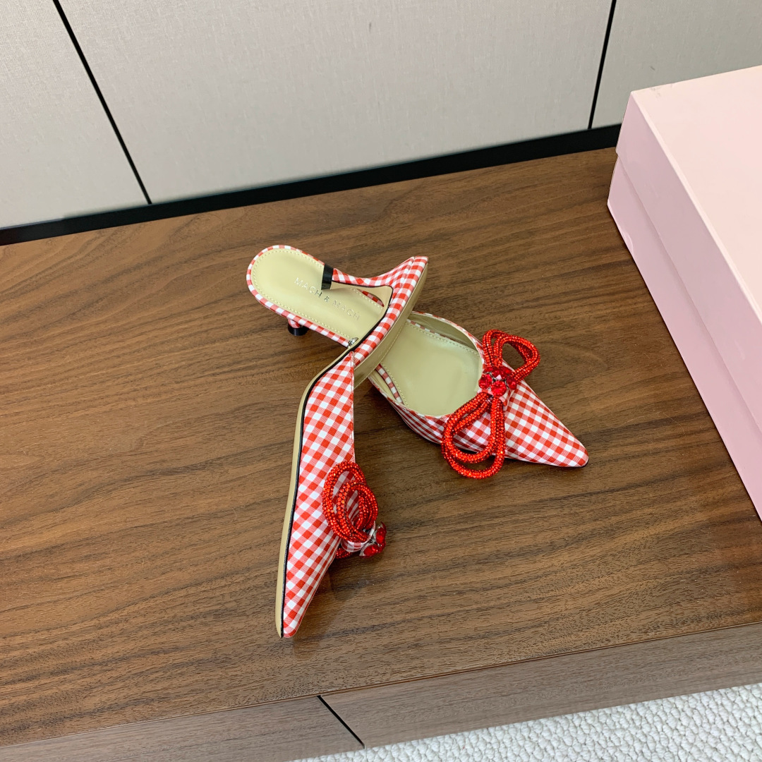 【Mach＆Mach】钻扣蝴蝶结拖鞋。简约时尚。鞋面定制布料，羊皮内里及垫脚。真皮大底。跟高6.5cm码
