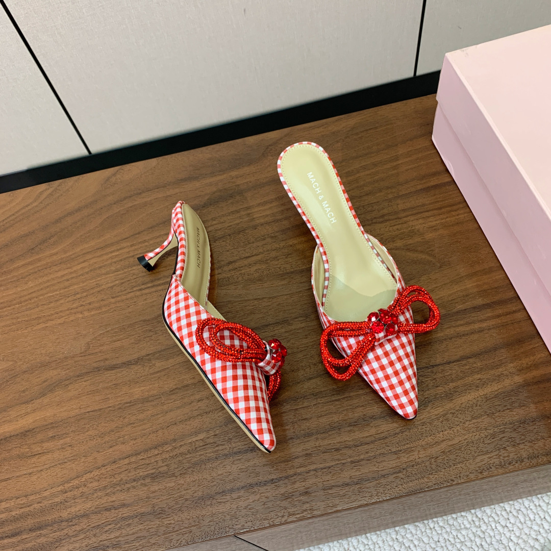 【Mach＆Mach】钻扣蝴蝶结拖鞋。简约时尚。鞋面定制布料，羊皮内里及垫脚。真皮大底。跟高6.5cm码