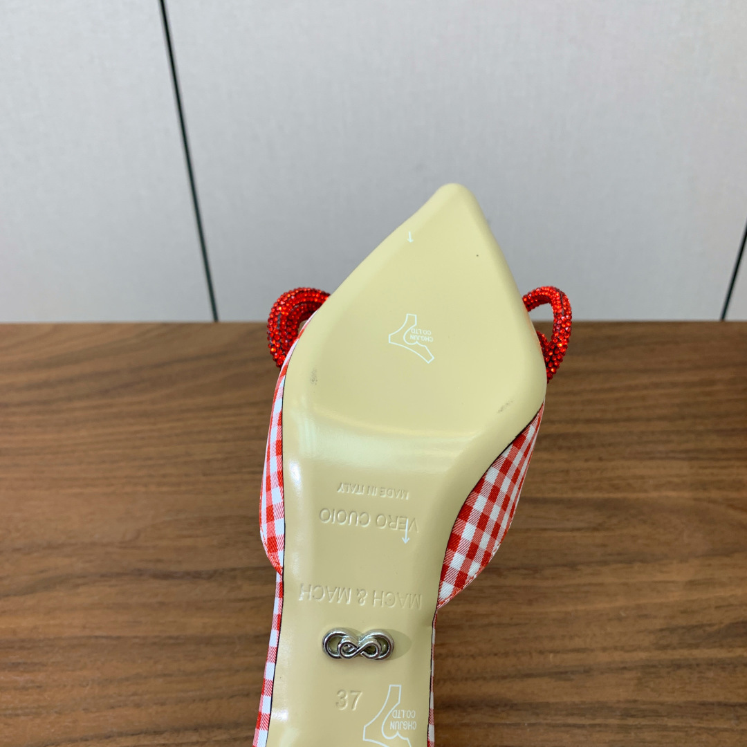 【Mach＆Mach】钻扣蝴蝶结拖鞋。简约时尚。鞋面定制布料，羊皮内里及垫脚。真皮大底。跟高6.5cm码