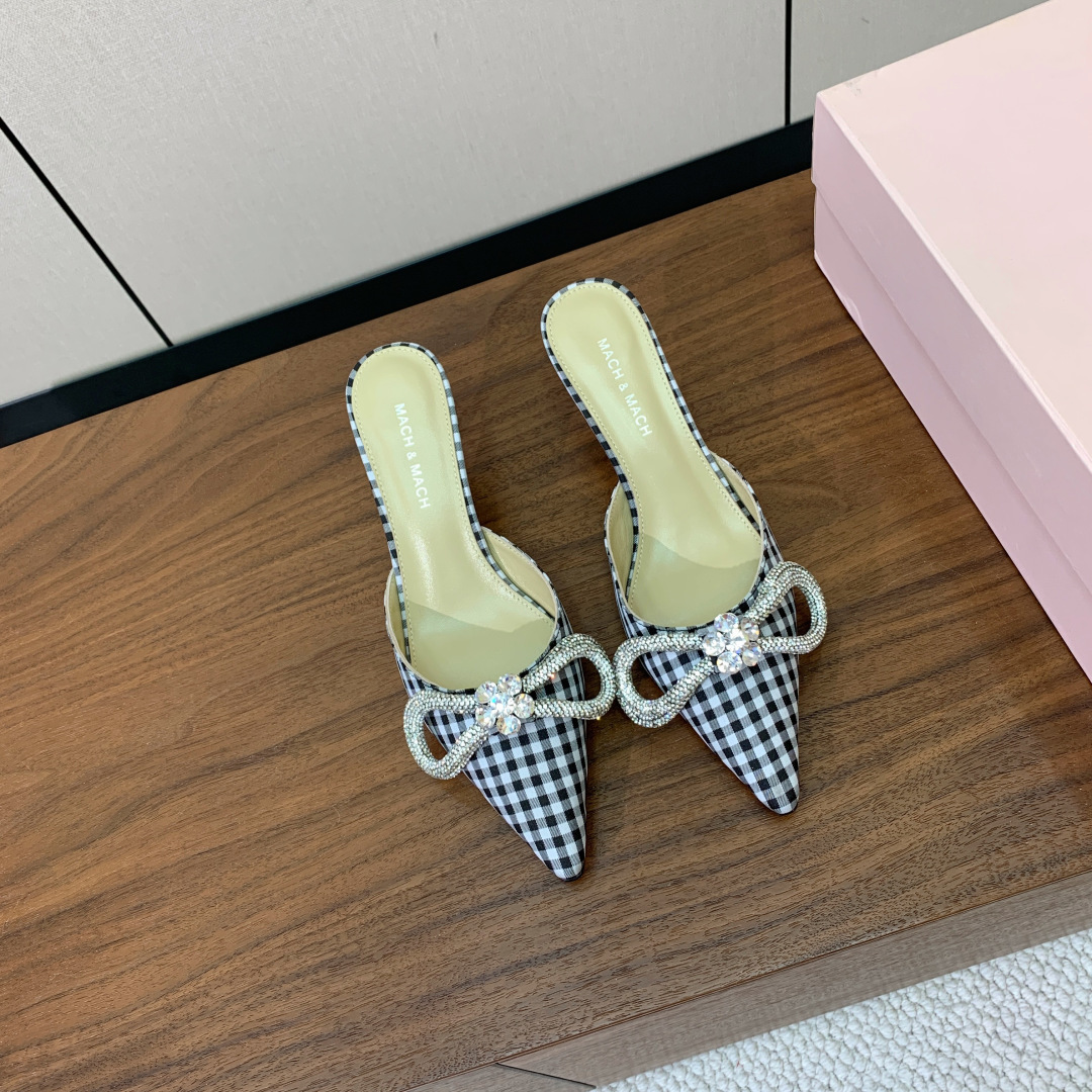 【Mach＆Mach】钻扣蝴蝶结拖鞋。简约时尚。鞋面定制布料，羊皮内里及垫脚。真皮大底。跟高6.5cm码