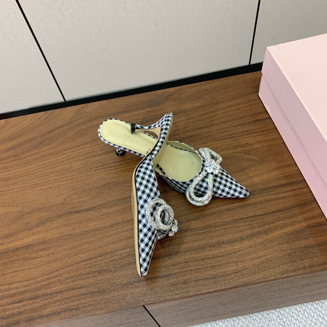 【Mach＆Mach】钻扣蝴蝶结拖鞋。简约时尚。鞋面定制布料，羊皮内里及垫脚。真皮大底。跟高6.5cm码