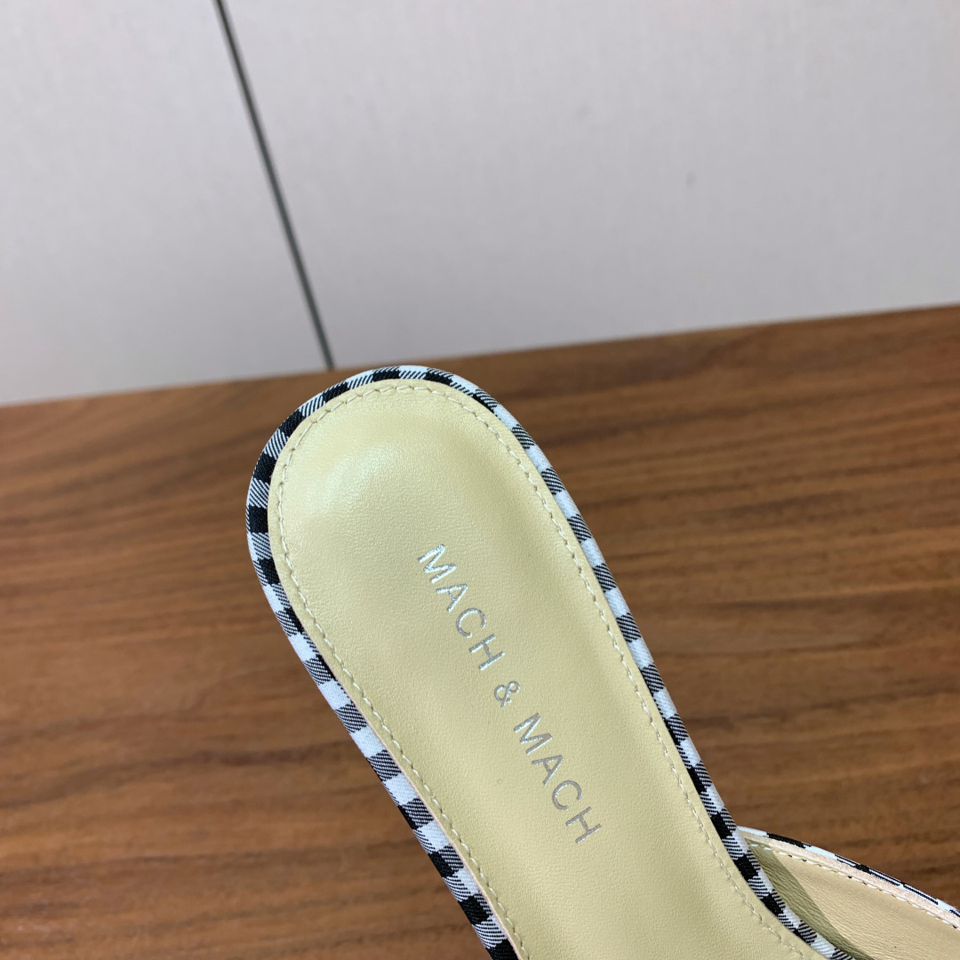 【Mach＆Mach】钻扣蝴蝶结拖鞋。简约时尚。鞋面定制布料，羊皮内里及垫脚。真皮大底。跟高6.5cm码
