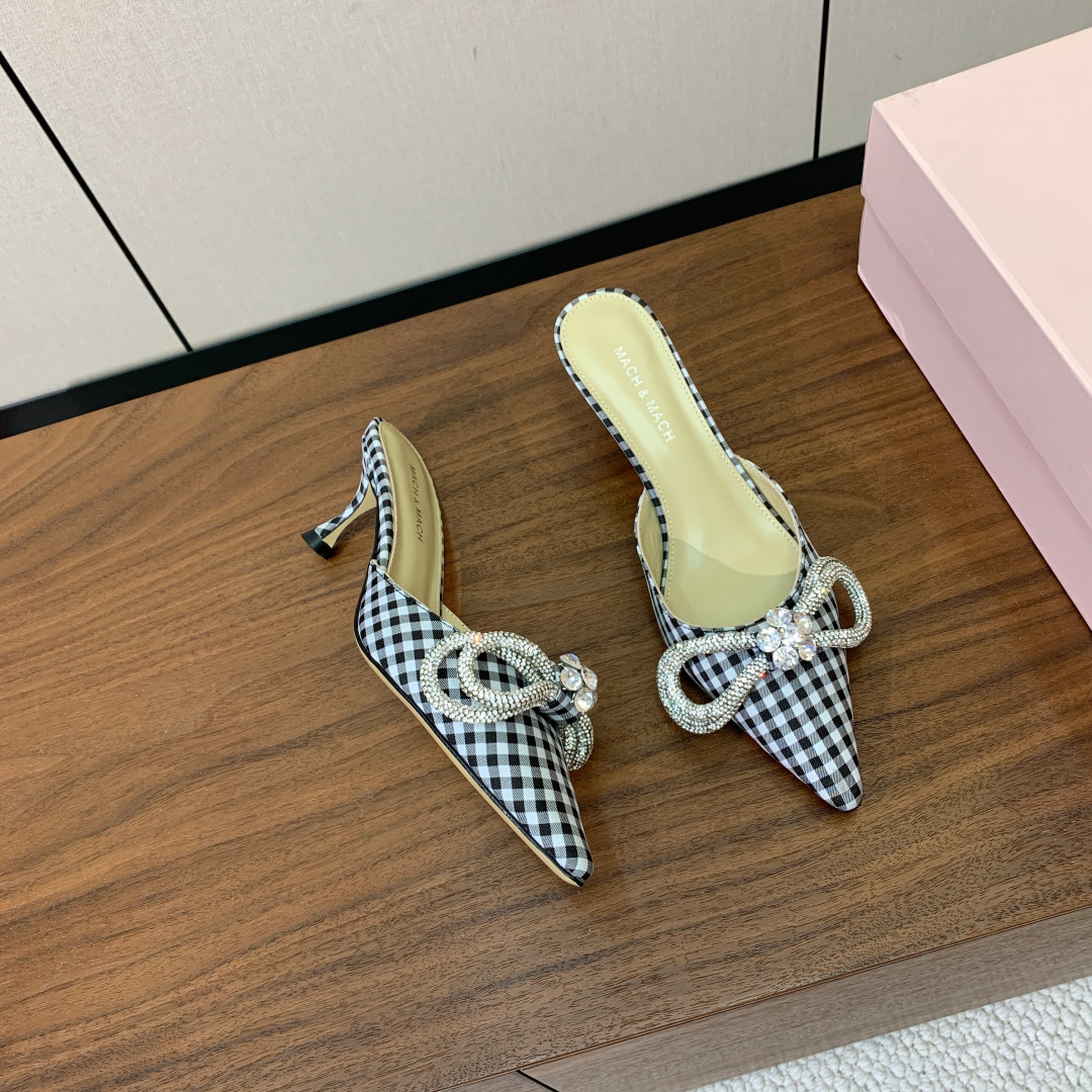 【Mach＆Mach】钻扣蝴蝶结拖鞋。简约时尚。鞋面定制布料，羊皮内里及垫脚。真皮大底。跟高6.5cm码