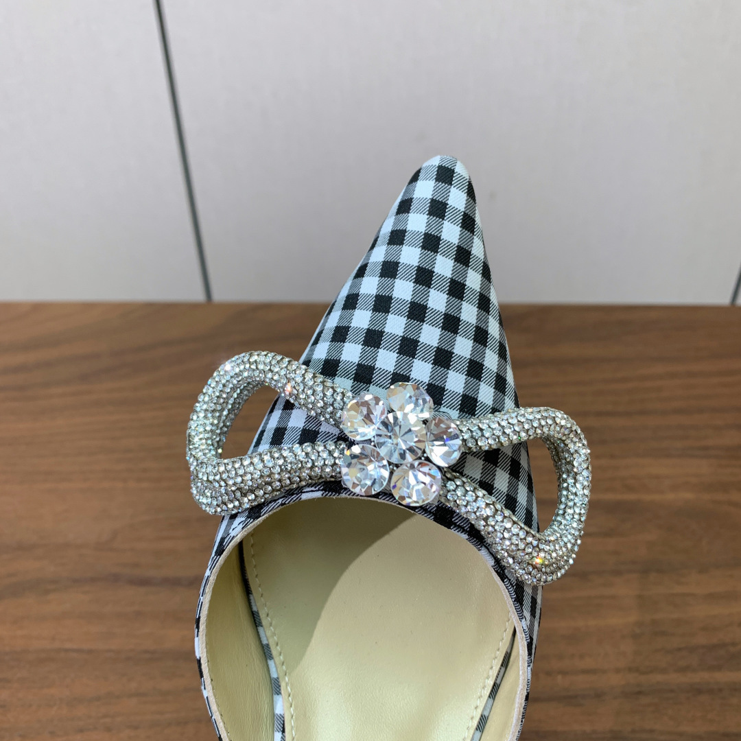 【Mach＆Mach】钻扣蝴蝶结拖鞋。简约时尚。鞋面定制布料，羊皮内里及垫脚。真皮大底。跟高6.5cm码