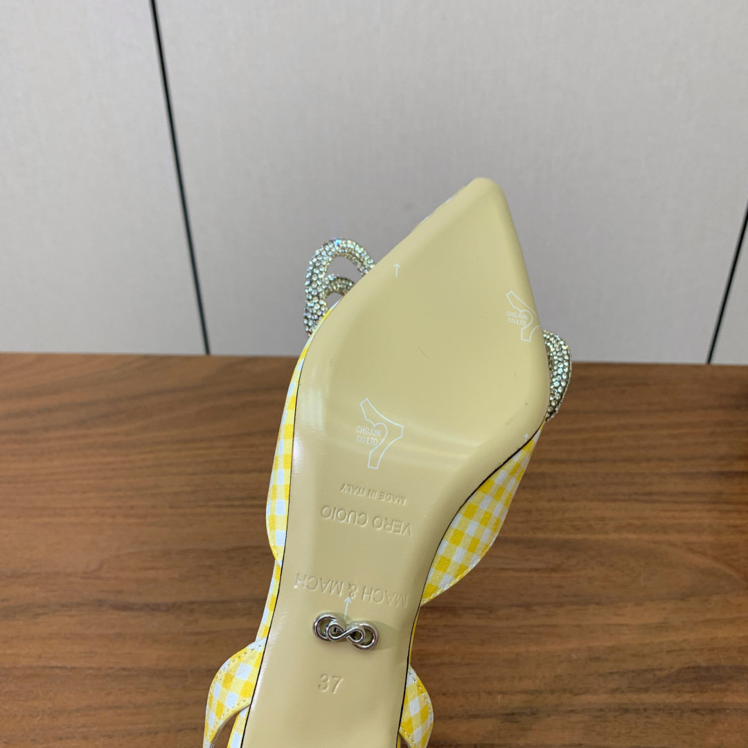 【Mach＆Mach】钻扣蝴蝶结后空凉鞋。简约时尚。鞋面定制布料，羊皮内里及垫脚。真皮大底。跟高6.5c