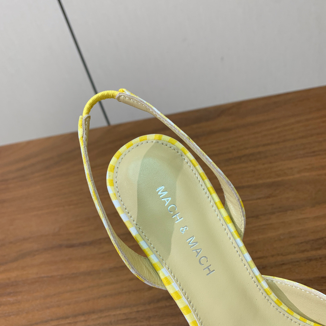 【Mach＆Mach】钻扣蝴蝶结后空凉鞋。简约时尚。鞋面定制布料，羊皮内里及垫脚。真皮大底。跟高6.5c